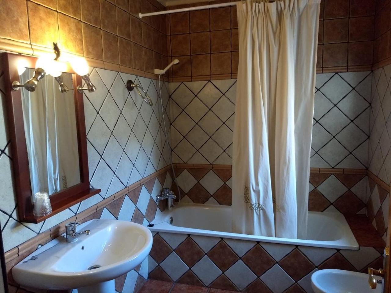 Hostal Nicol'S Hotell Luque Exteriör bild
